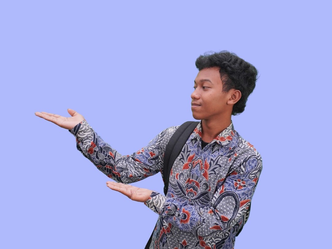 hand gestures while explaining